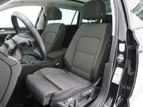 Volkswagen Passat (2022) thumbnail 4
