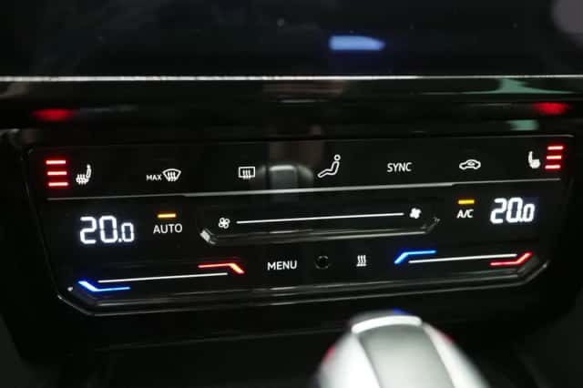 Volkswagen Passat (2022) thumbnail 34