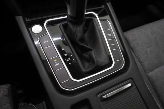 Volkswagen Passat (2022) thumbnail 35