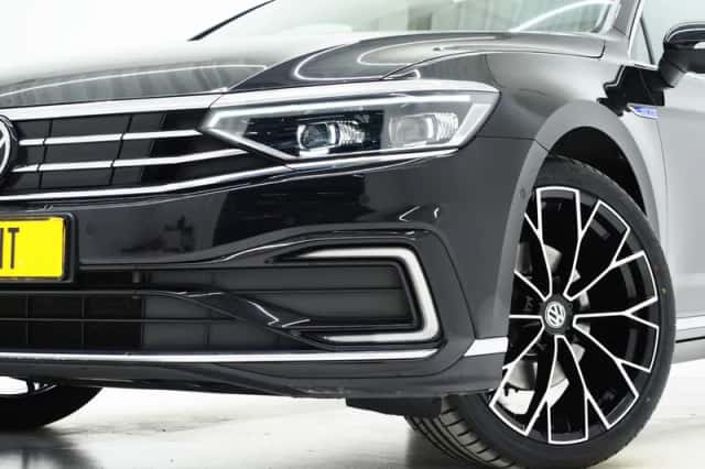 Volkswagen Passat (2022) thumbnail 6
