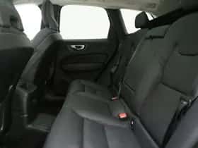 Volvo XC60 (2022) thumbnail 41