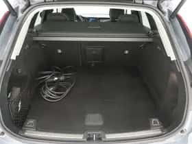 Volvo XC60 (2022) thumbnail 43