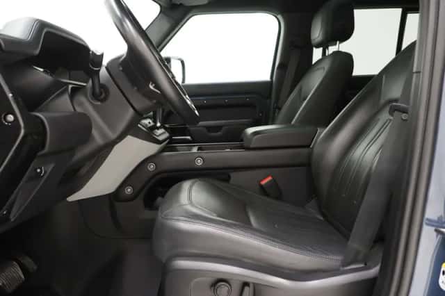 Land Rover Defender (2021) thumbnail 17