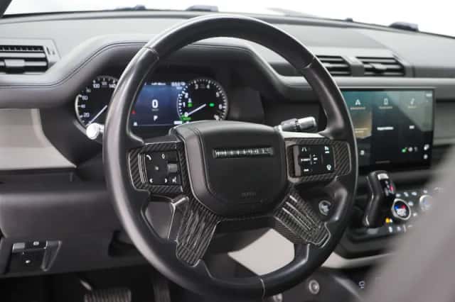 Land Rover Defender (2021) thumbnail 18