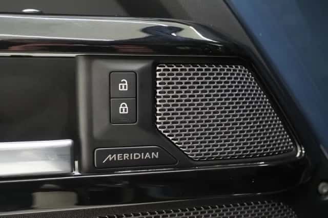 Land Rover Defender (2021) thumbnail 21