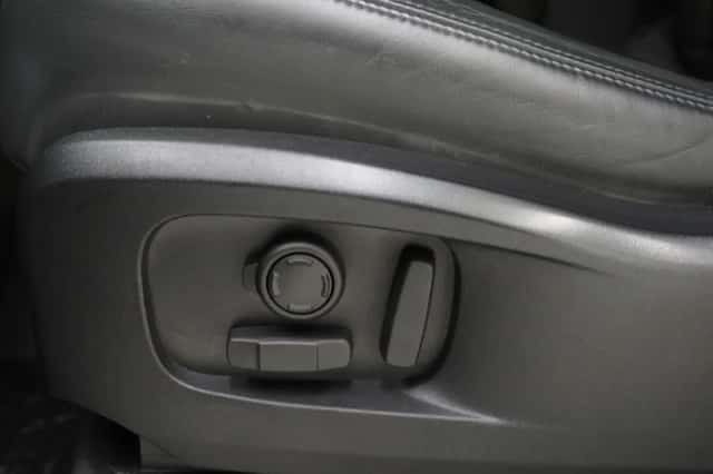 Land Rover Defender (2021) thumbnail 22