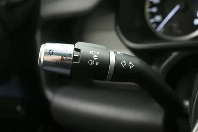 Land Rover Defender (2021) thumbnail 23