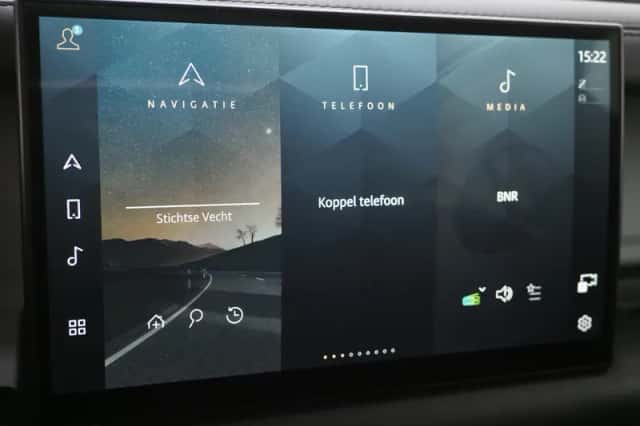 Land Rover Defender (2021) thumbnail 28