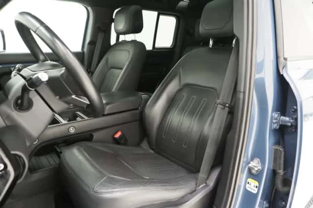 Land Rover Defender (2021) thumbnail 4