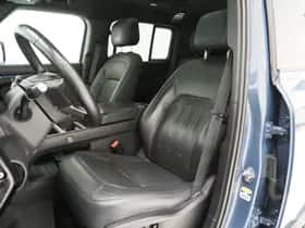 Land Rover Defender (2021) thumbnail 4