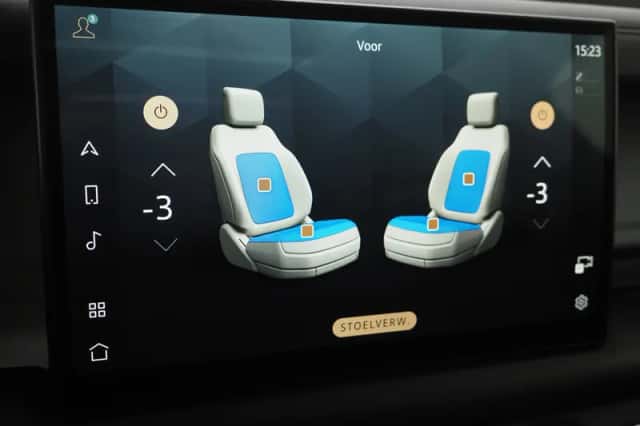 Land Rover Defender (2021) thumbnail 32