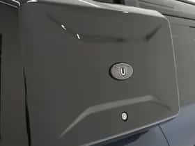 Land Rover Defender (2021) thumbnail 40