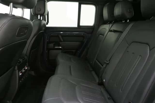 Land Rover Defender (2021) thumbnail 43