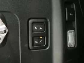 Land Rover Defender (2021) thumbnail 46