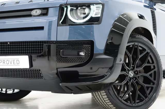 Land Rover Defender (2021) thumbnail 6