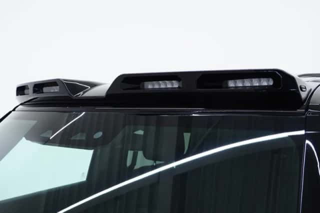 Land Rover Defender (2021) thumbnail 9