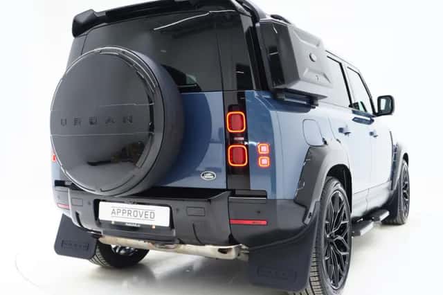 Land Rover Defender (2021) thumbnail 10