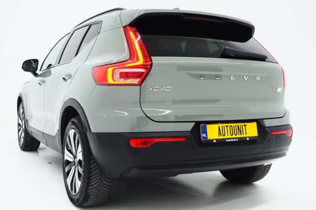 Volvo XC40 (2022) thumbnail 3