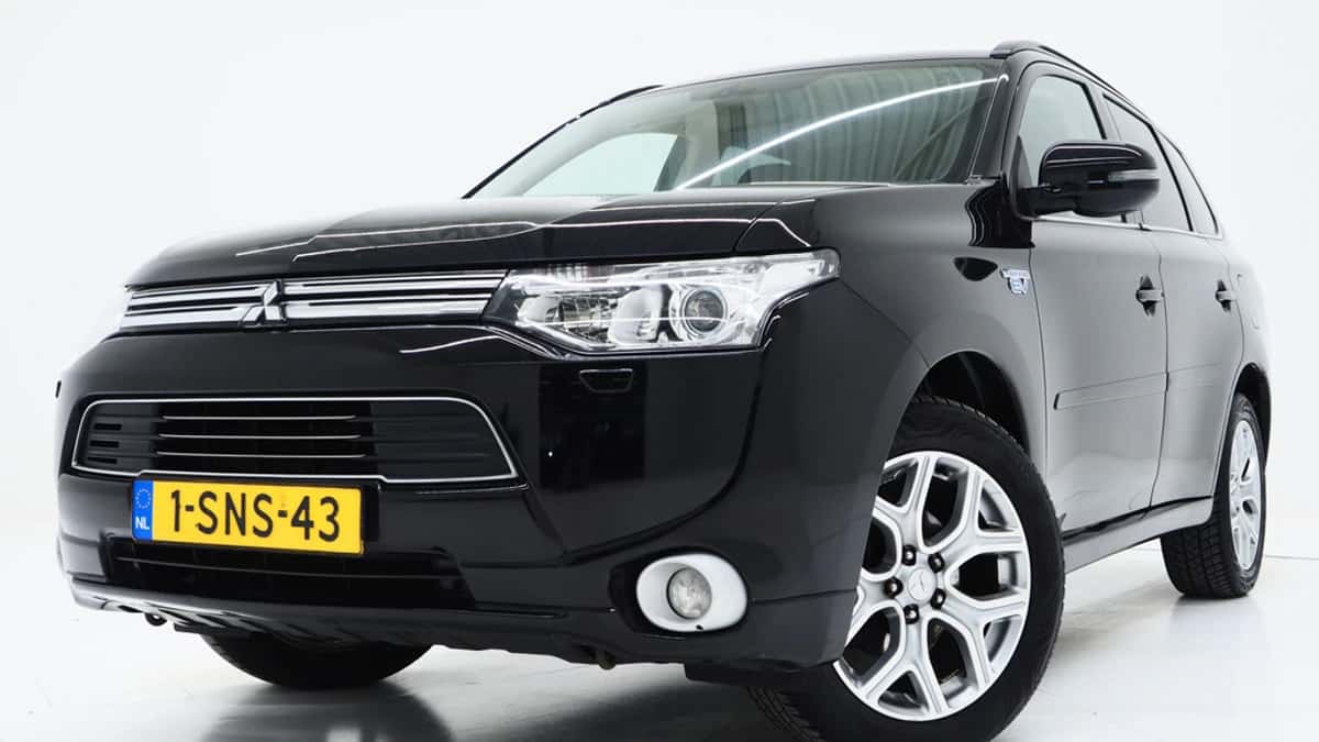 Mitsubishi Outlander (2013) — foto 1