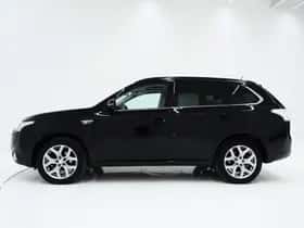 Mitsubishi Outlander (2013) thumbnail 2