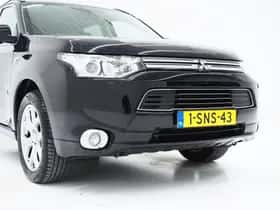 Mitsubishi Outlander (2013) thumbnail 12