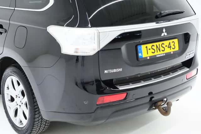 Mitsubishi Outlander (2013) thumbnail 14