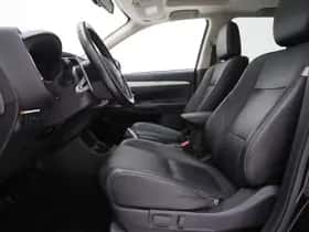 Mitsubishi Outlander (2013) thumbnail 17