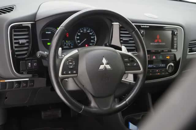Mitsubishi Outlander (2013) thumbnail 18