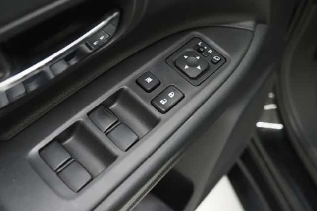 Mitsubishi Outlander (2013) thumbnail 19