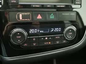 Mitsubishi Outlander (2013) thumbnail 30