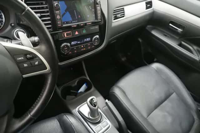 Mitsubishi Outlander (2013) thumbnail 33