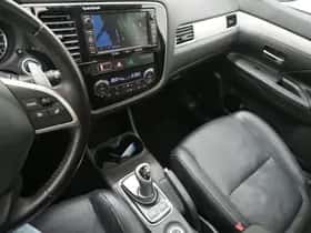 Mitsubishi Outlander (2013) thumbnail 33