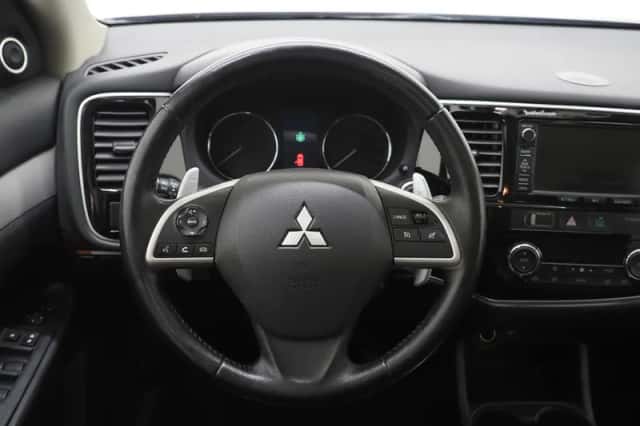 Mitsubishi Outlander (2013) thumbnail 35