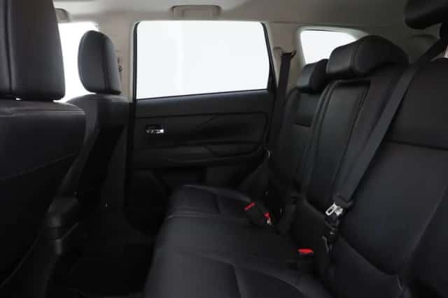 Mitsubishi Outlander (2013) thumbnail 36
