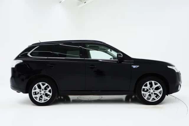 Mitsubishi Outlander (2013) thumbnail 10