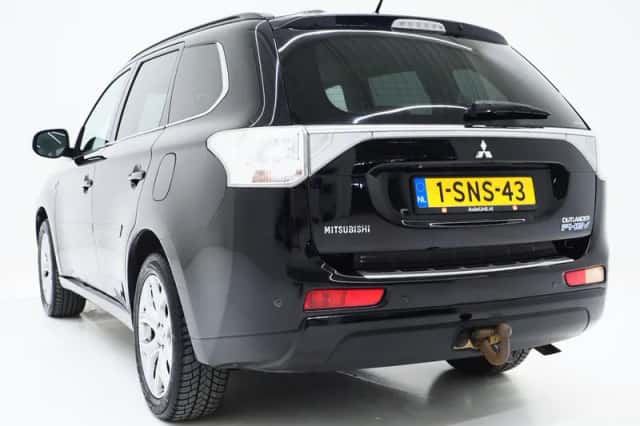 Mitsubishi Outlander (2013) thumbnail 3