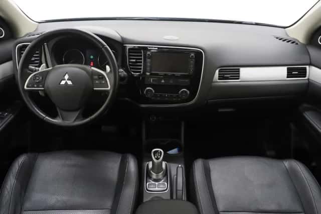Mitsubishi Outlander (2013) thumbnail 5