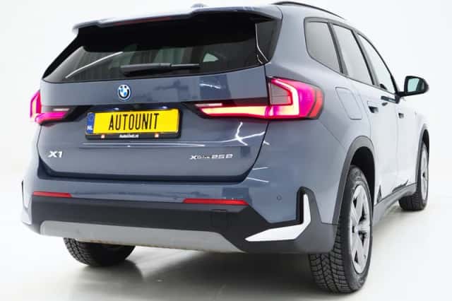BMW X1 (2023) thumbnail 9