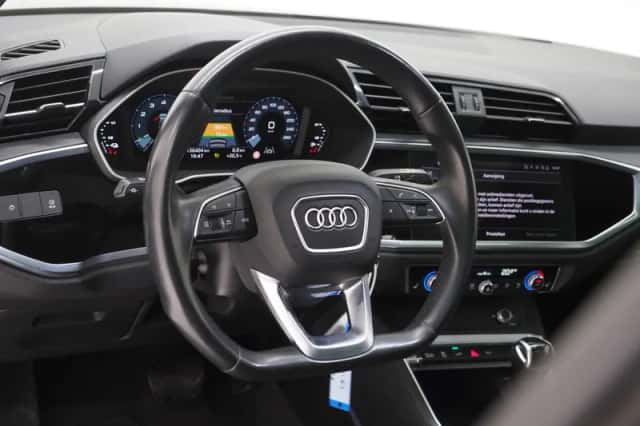 Audi Q3 (2021) thumbnail 16