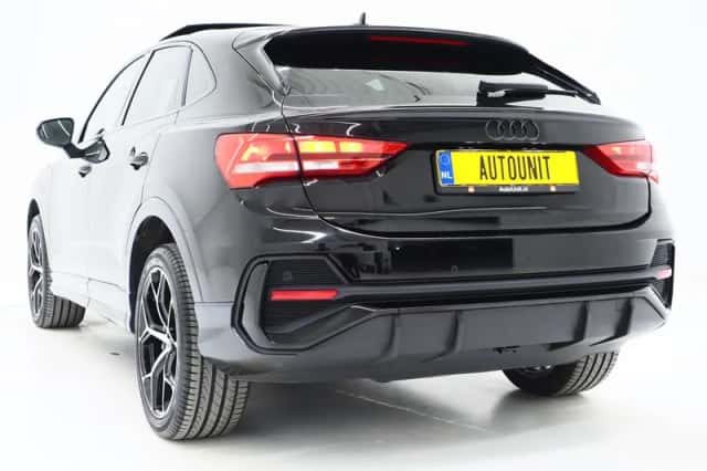 Audi Q3 (2021) thumbnail 3