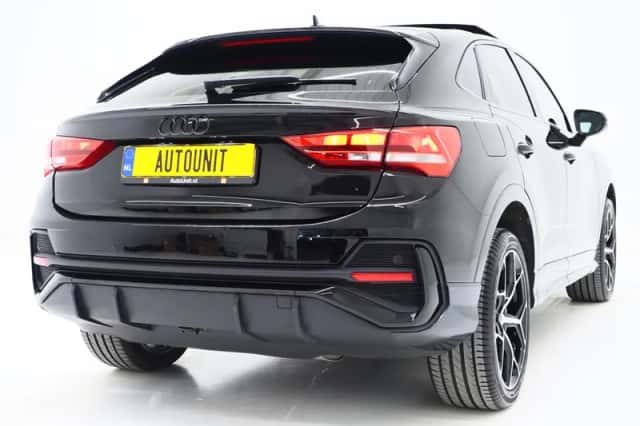 Audi Q3 (2021) thumbnail 9