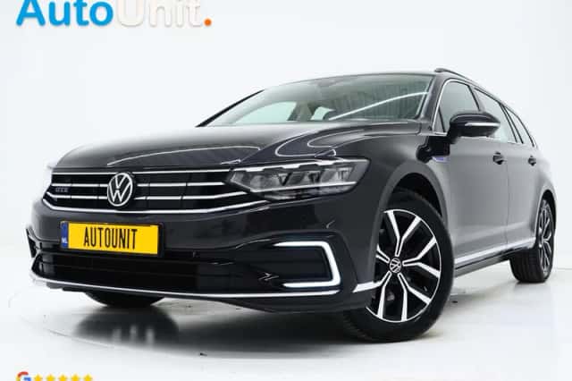 Volkswagen Passat (2022) thumbnail 1