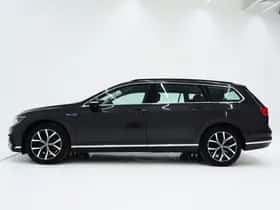 Volkswagen Passat (2022) thumbnail 2
