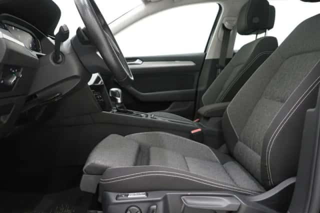 Volkswagen Passat (2022) thumbnail 16