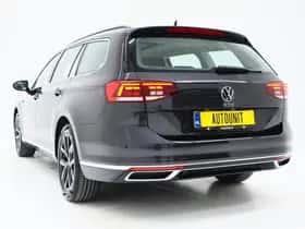Volkswagen Passat (2022) thumbnail 3
