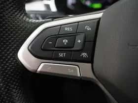 Volkswagen Passat (2022) thumbnail 22