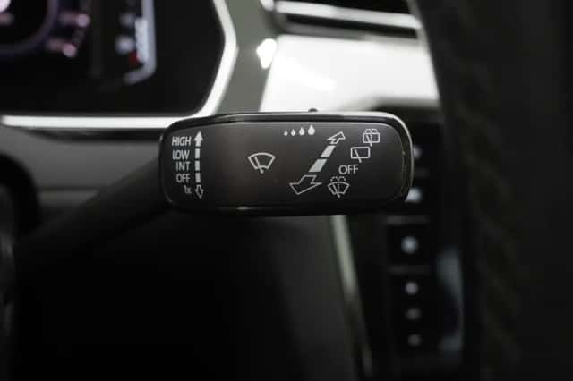 Volkswagen Passat (2022) thumbnail 24