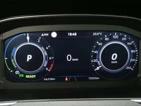 Volkswagen Passat (2022) thumbnail 25
