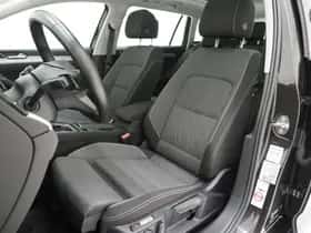 Volkswagen Passat (2022) thumbnail 4