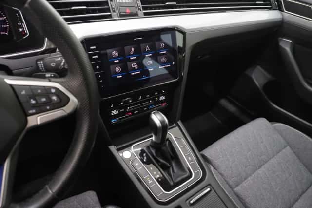 Volkswagen Passat (2022) thumbnail 35
